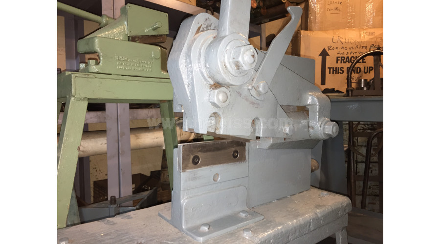 Manual Bench Shear on Stand
